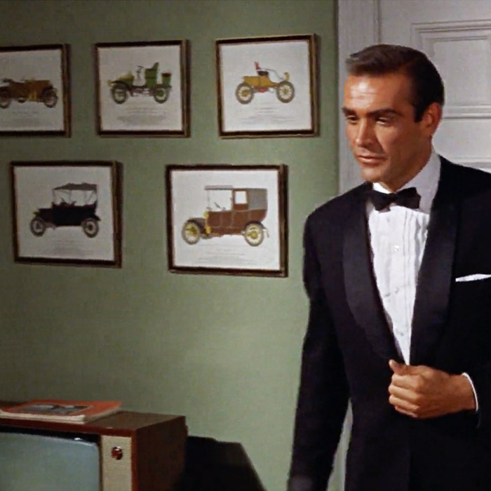 Car Prints in James Bond Apartment Dr No