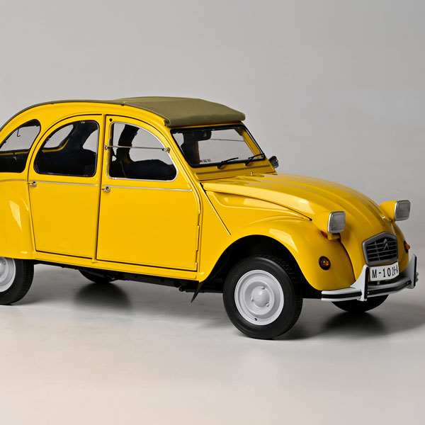 Agora Models unveils For Your Eyes Only Citroën 2CV in 1:8 scale