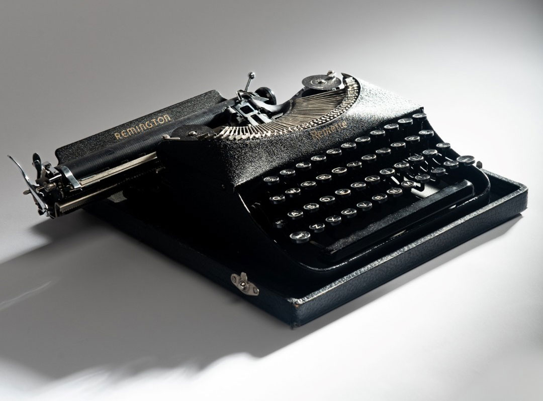 Ian Fleming Remington Remette Typewriter Canada 1930s - 1940s