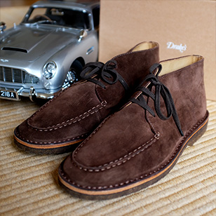 A close look at the Drake's Crosby Moc-Toe Chukka Boots