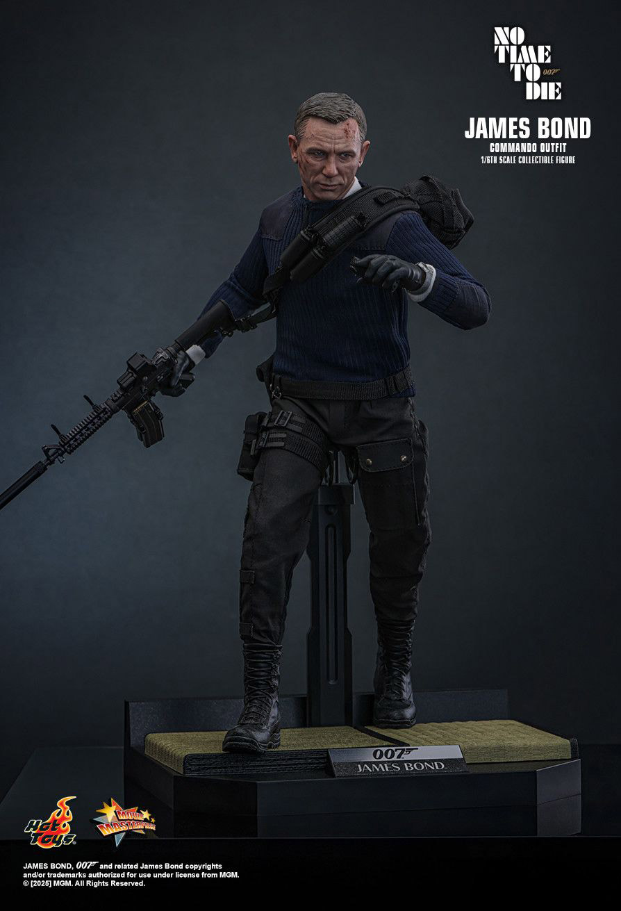 Hot Toys 1 6th scale Commando Outfit James Bond No Time To Die stand