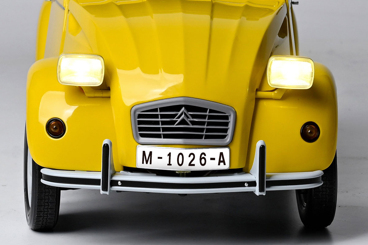 Agora Models unveils For Your Eyes Only Citroën 2CV 1 8 scale headlights
