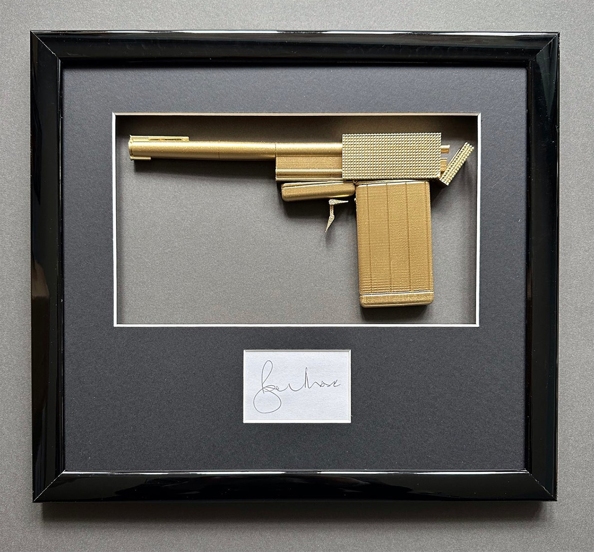 Limited Edition Replica Movie Prop Golden Gun & Autograph Display