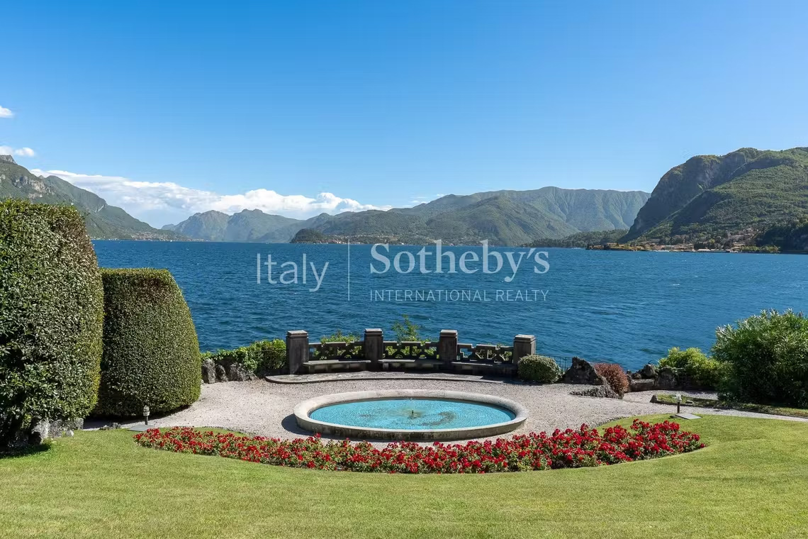 villa la gaeta garden driveway casino royale scene