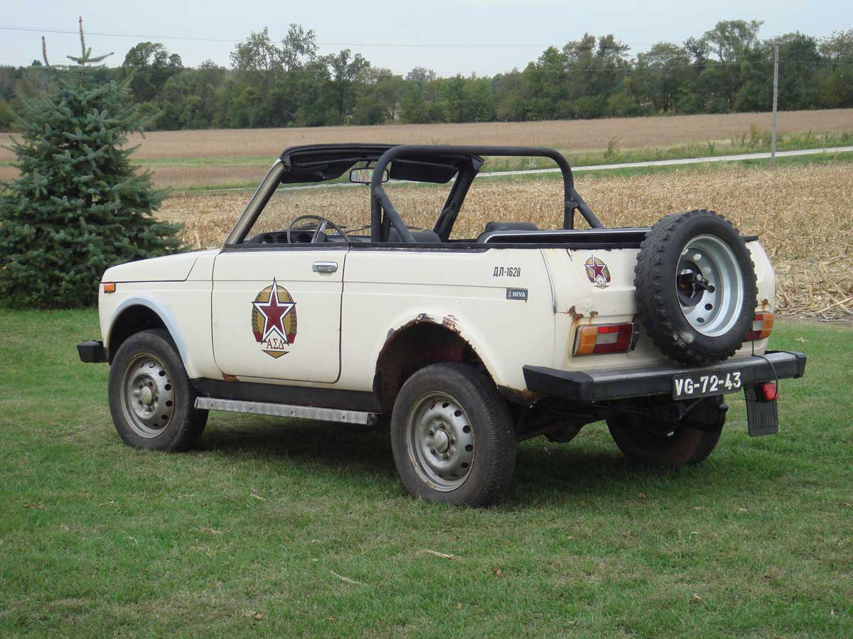 James Bond Lada Niva World Is Not Enough